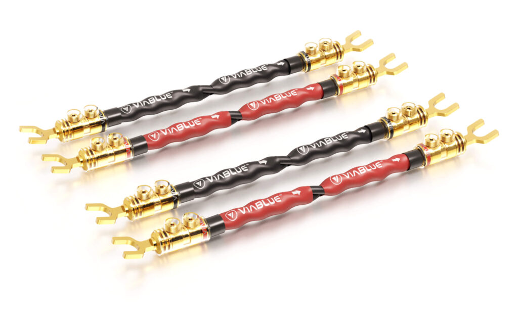 Die SC-4 Silver Kabelbrücken von VIABLUE™ sind mit hochwertigen TS Kabelschuhen (8mm) ausgestattet und eignen sich perfekt zur Verbindung von Bi-Wire Lautsprecherterminals.