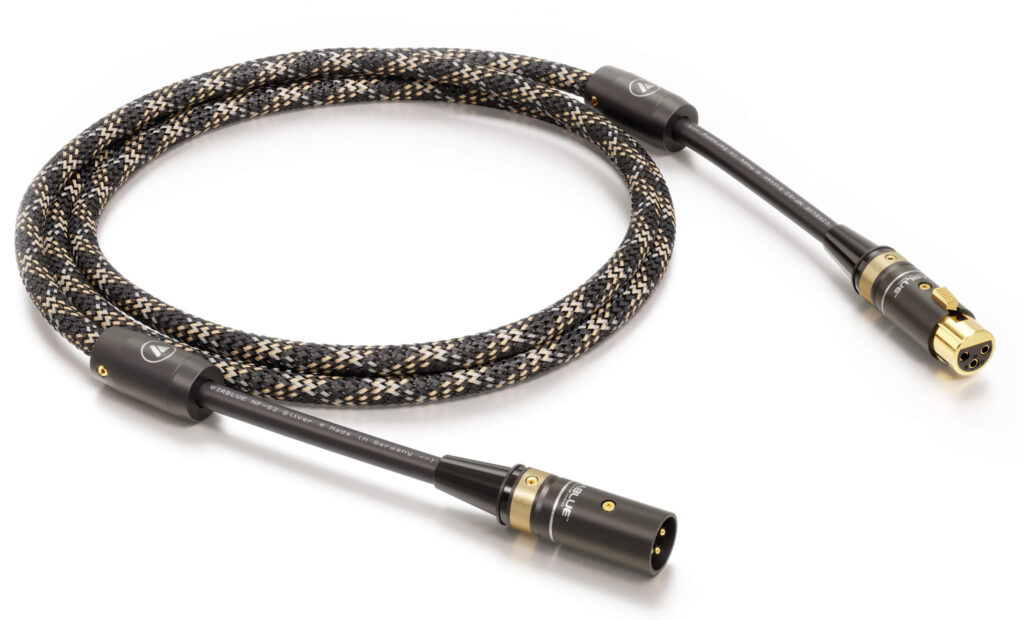 Das NF-S2 Silver Digital XLR-Kabel von VIABLUE™ verfügt über XLR-Stecker und ist mit versilberten Leitern ausgestattet, um eine hervorragende Signalübertragung zu gewährleisten.
