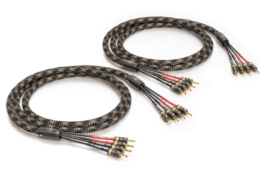 The SC-4 Silver bi-amping speaker cable from VIABLUE™ is characterized by its high-quality workmanship and the use of silver-coated OFC copper. Equipped with banana plugs, the cable provides an easy and secure connection between amplifier and speaker.