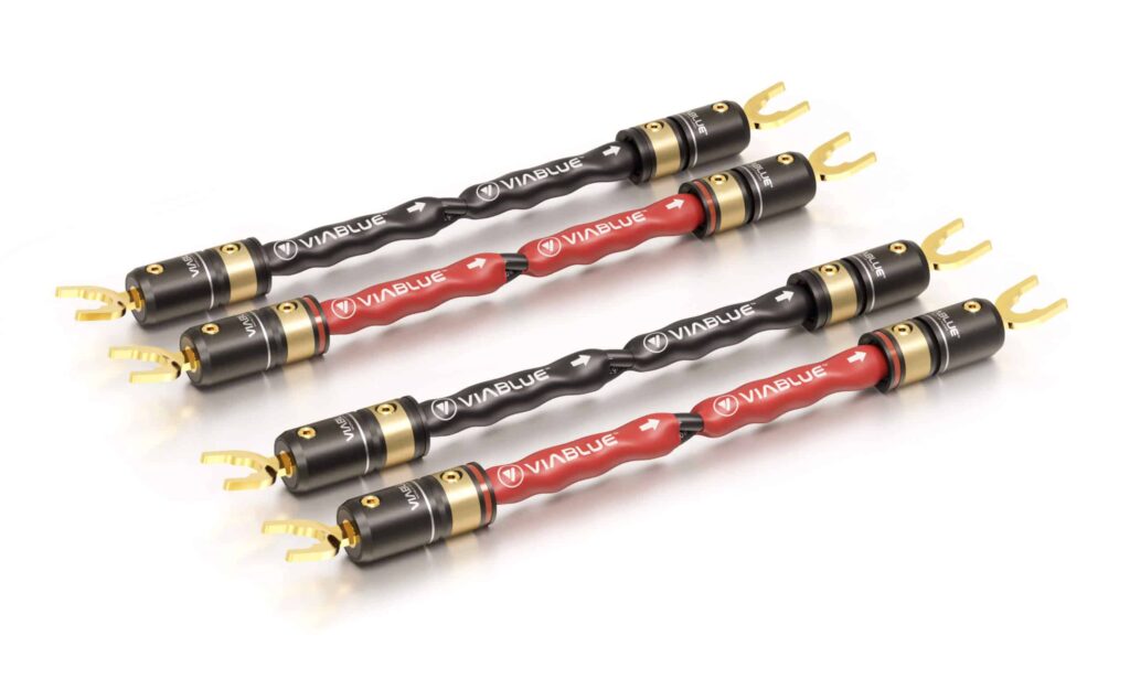 Die SC-4 Silver Kabelbrücken mit T6S Kabelschuhen von VIABLUE™ sind hochwertige und robuste Verbindungsstücke für Lautsprecherkabel.